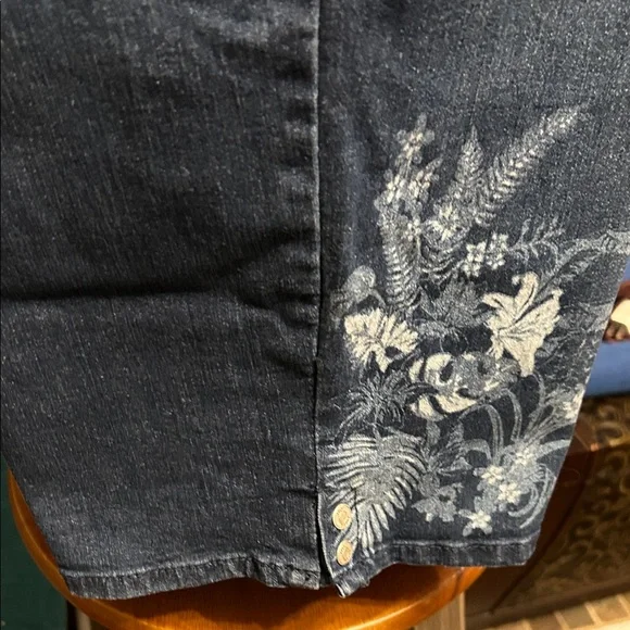 Gloria Vanderbilt Denim Blue Floral Shorts - Picture 3 of 9